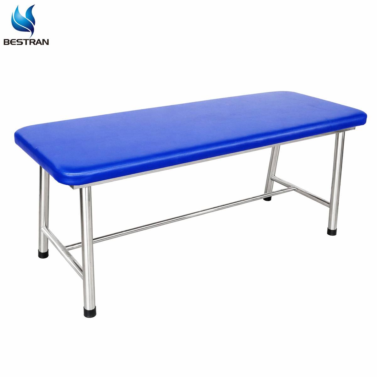 Mesa de exploración de acero inoxidable BESTRAN para examen de pacientes y diagnóstico médico.