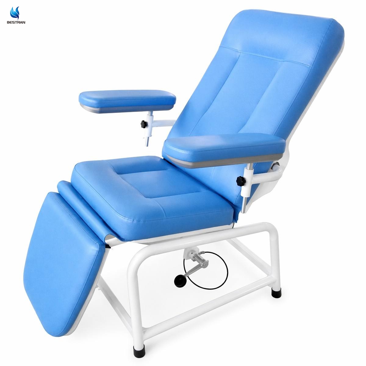 Silla de flebotomía manual con reposabrazos abatible para la extracción de sangre.