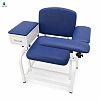 Silla para extracción de sangre médica con cajón de almacenamiento y reposabrazos ajustable.