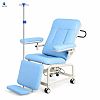 Silla de flebotomía manual con reposabrazos abatible para la extracción de sangre.